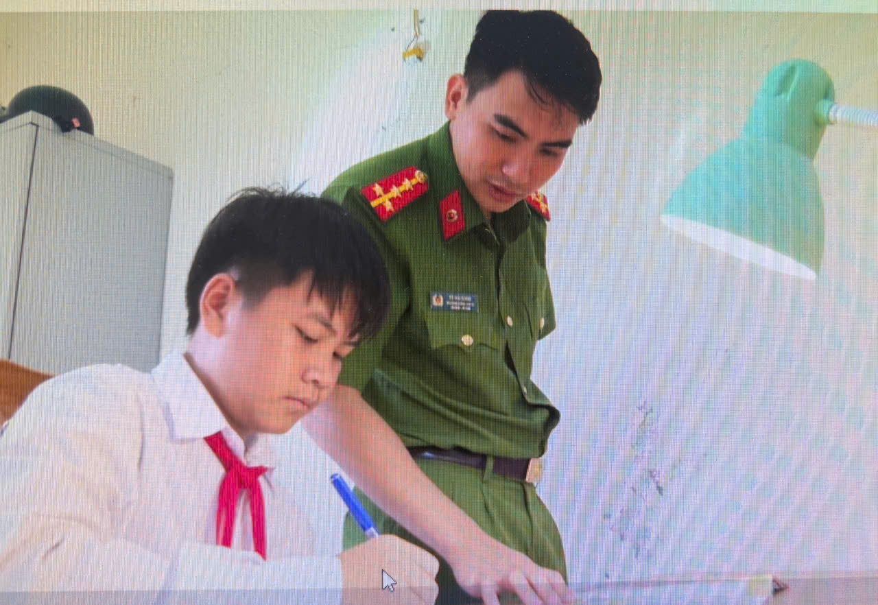 Tuổi trẻ Công an Hải Phòng viết tiếp ước mơ “Cùng em đến trường”